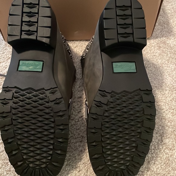 Grey Booties - Picture 5 of 6